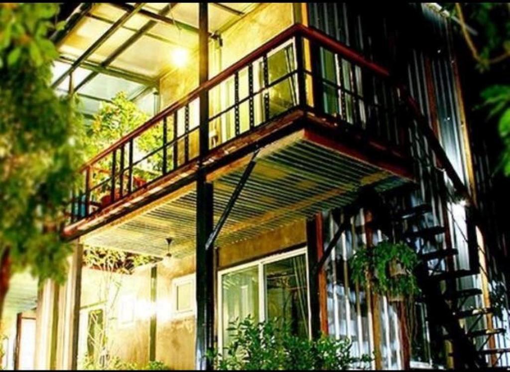 The Old Car Guesthouse Τσιάνγκ Μάι Εξωτερικό φωτογραφία