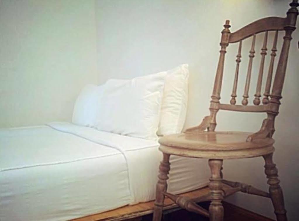 The Old Car Guesthouse Τσιάνγκ Μάι Εξωτερικό φωτογραφία