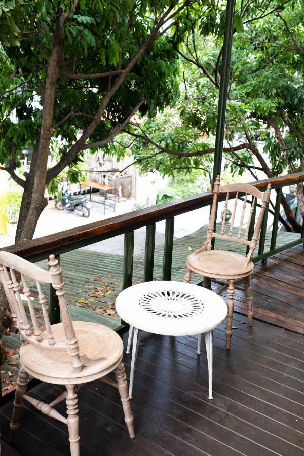 The Old Car Guesthouse Τσιάνγκ Μάι Εξωτερικό φωτογραφία
